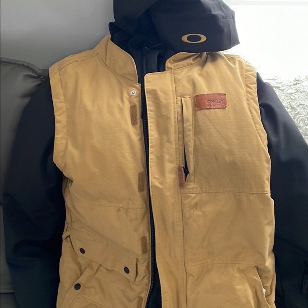 Oakley ski/snowboarding jacket (unisex)